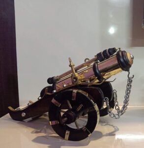 Home Decor Items for Living Room showpiece | Wooden Canon showpiece | Antique Handmade Brass & Wooden top/Cannon